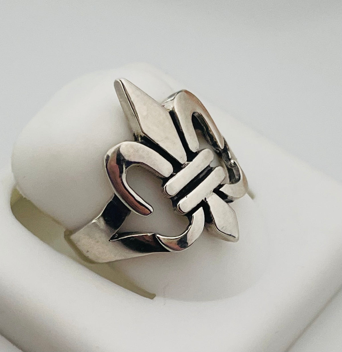 Fleur De Lis Ring