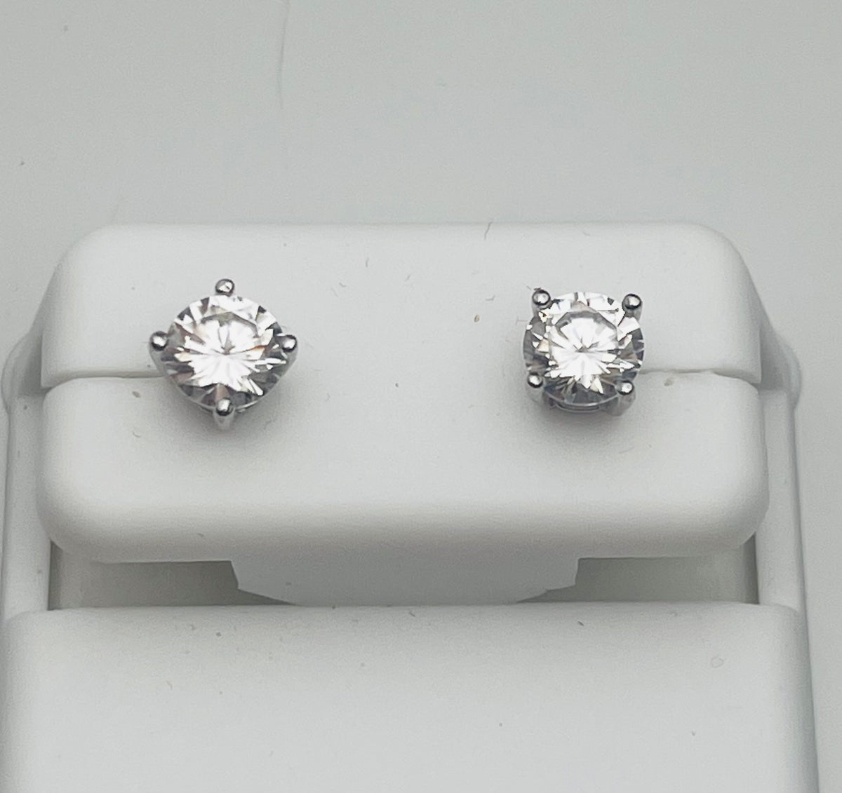 5mm Moissanite Stud Earrings